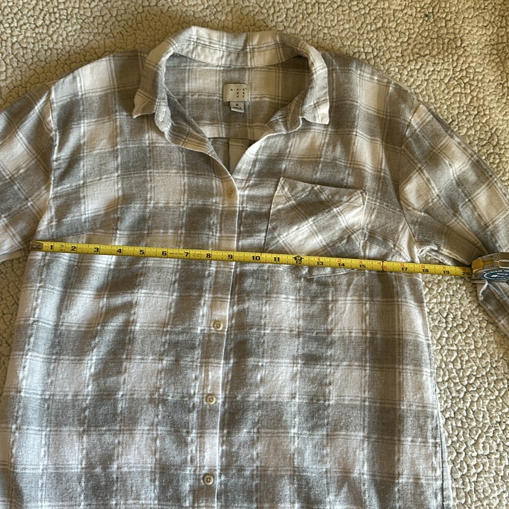 3/$15 PLAID FLANNEL GRAY/WHITE W/ SILVER THREAD POCKET SOFT A NEW DAY SZ M 3/$15 - Picture 4 of 7